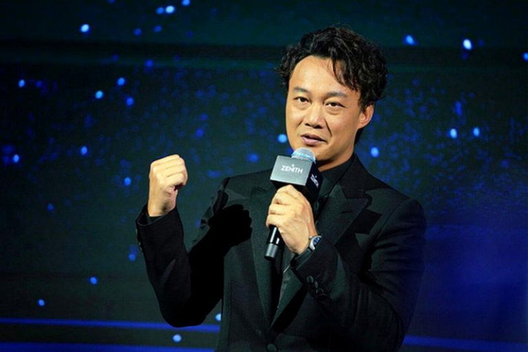 陈奕迅将连开26场演唱会，观众须封存手机，现场不得交谈、欢呼、拍手、跟唱。(取材...