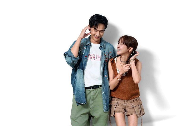 陈意涵(右)和刘冠廷剧中共患难。(图/策院与四方四隅提供)