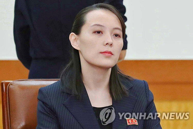 北韩领导人金正恩胞妹金与正19日表示,平壤考虑重新启动对南韩的大声公广播,并在南...