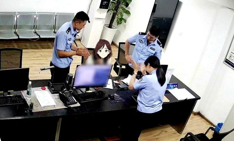 黎女士500余万元积蓄保住后，民警们拍手叫好。（取材自成都市公安局武侯区分局）