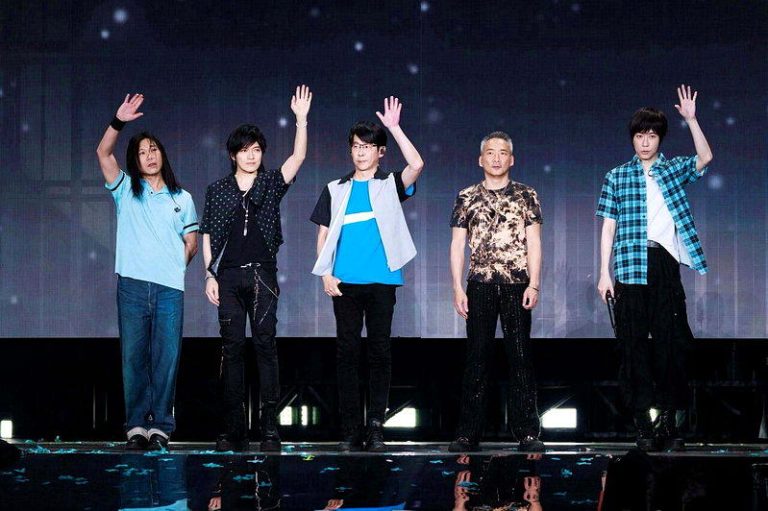 五月天石头爆退团 阿信深夜感性说话了 五月天将在明年迎来成军30周年,却传出石头(右)动念退团。(图/摘自脸书)