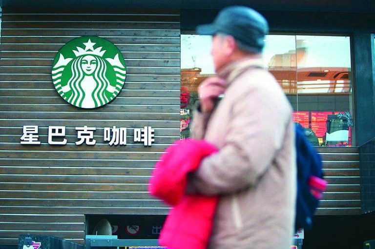 星巴克中国「消费入座」上路 门市将设提示牌 全球咖啡连锁巨头星巴克将从22日起,在中国门市推行「消费入座」,并摆放相关提示牌...