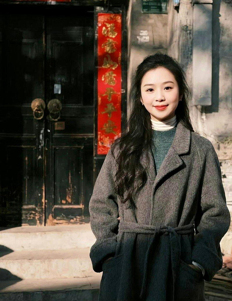 不堪差评轻生的胡二妹,生前曾发视频称自己在中秋节回到老家。(取材自微博)