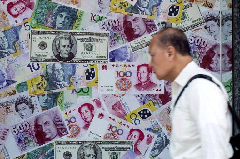 一项调查显示，中国超七成家庭的银行存款不到10万元人民币。示意图。（路透）