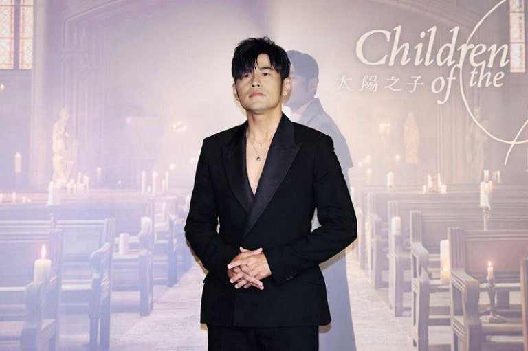 周杰伦太狂 「Jay Chou」被拿来命名AI芯片 周杰伦与耐能智能创办人兼首席执行官刘峻诚合作,「Jay Chou」成芯片代号。 (本...