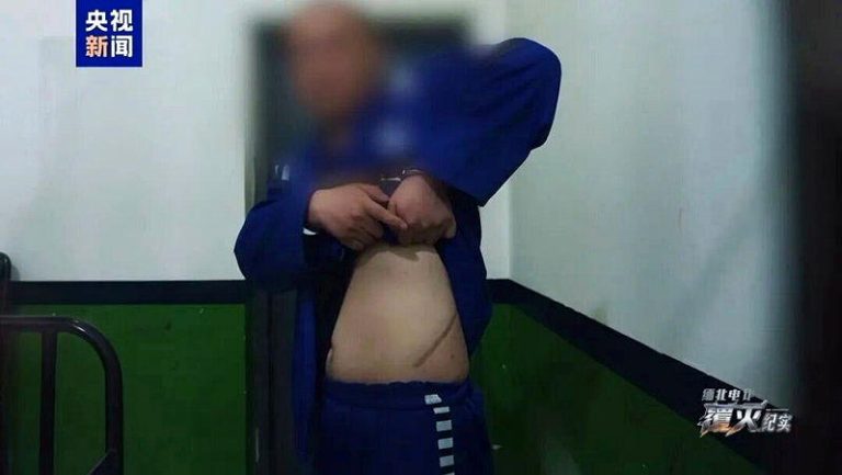 一名曾偷渡至缅北的唐姓男子，因诈骗业绩不佳，被迫签下人民币7万元欠条，诈骗公司甚...