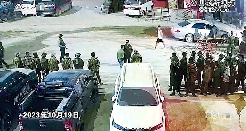 2023年10月20日凌晨,卧虎山庄内人员趁转移时逃跑,明家民兵开枪造成4死4伤...
