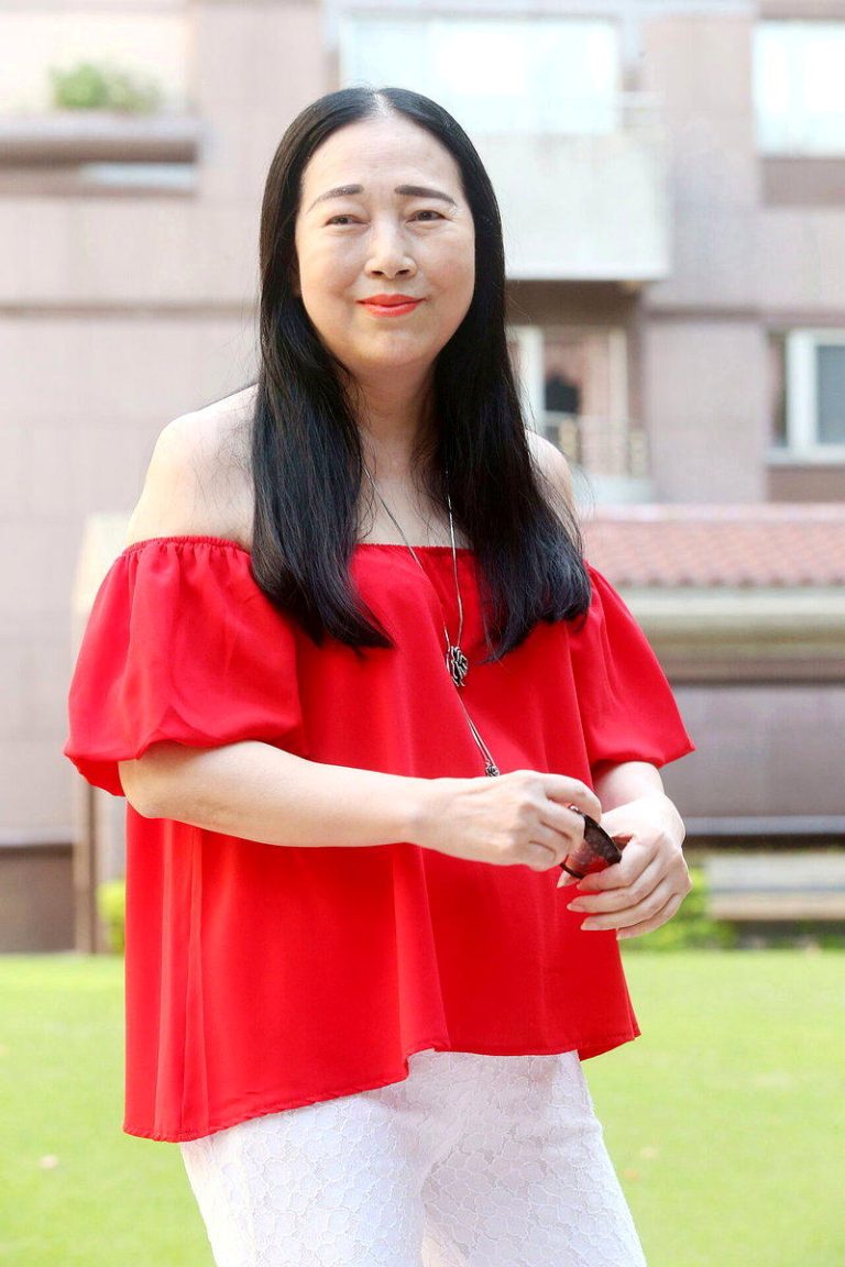 68岁许纯美近况曝光 街头被巧遇 两段轰动姐弟恋情史被翻出 「阿美姊」许纯美上一次公开露面已是2018年。(本报数据照片)