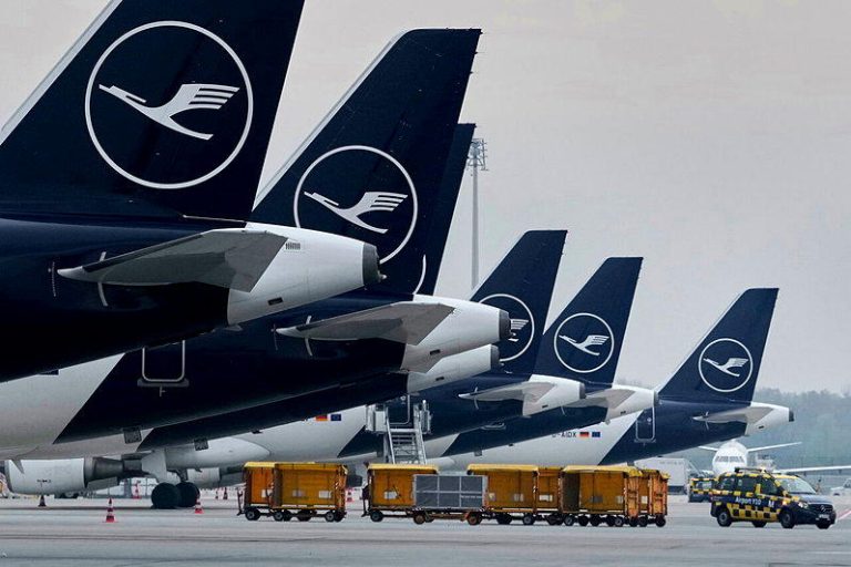 沙乌地首都遇袭 多家航空公司暂停航班、美吁公民提高警觉 在也门叛军「青年运动」宣称攻击沙特阿拉伯首都利雅德的机场后,德国汉莎航空集团及...