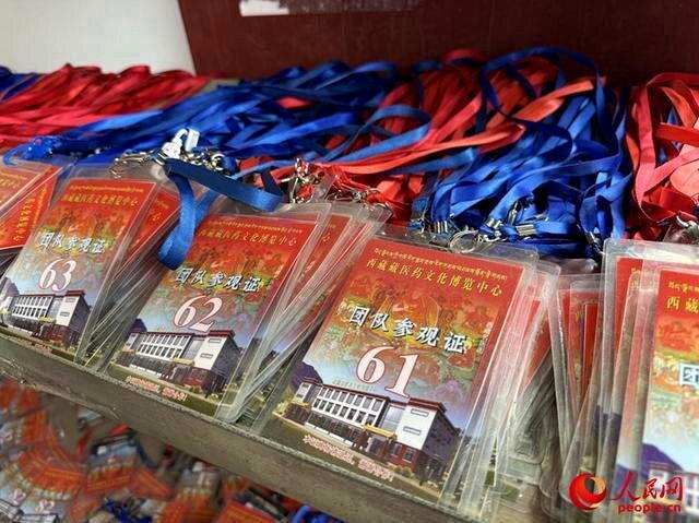 游客须凭团队参观证方可进入购物点。（取材自人民网）