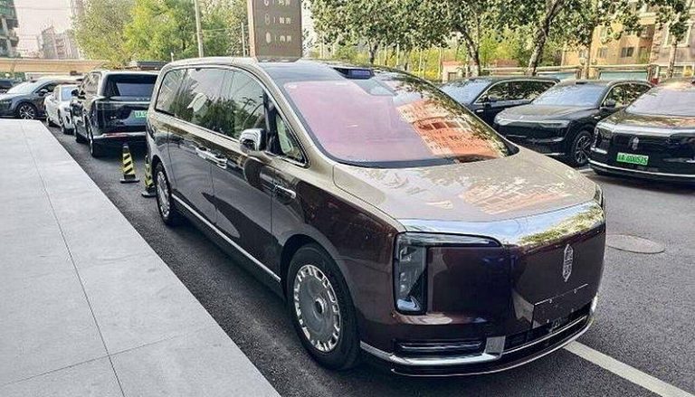 等待交付的尊界V800。（界面新闻）