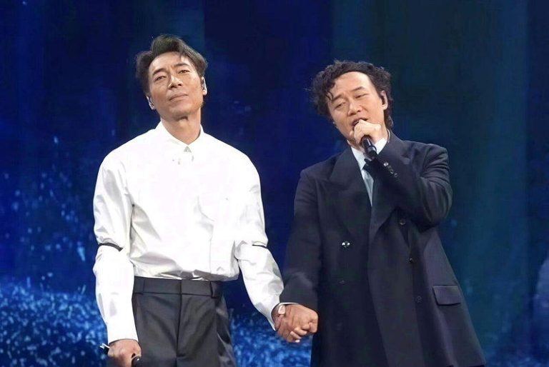 20261009许志安（左）8日首场邀来歌王陈奕迅牵手合唱。(取材自Instag...