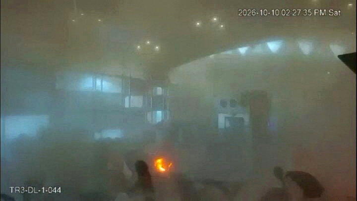 青年运动10日才对哈利德国王国际机场发动攻击,造成13人死亡、309人受伤。图为...