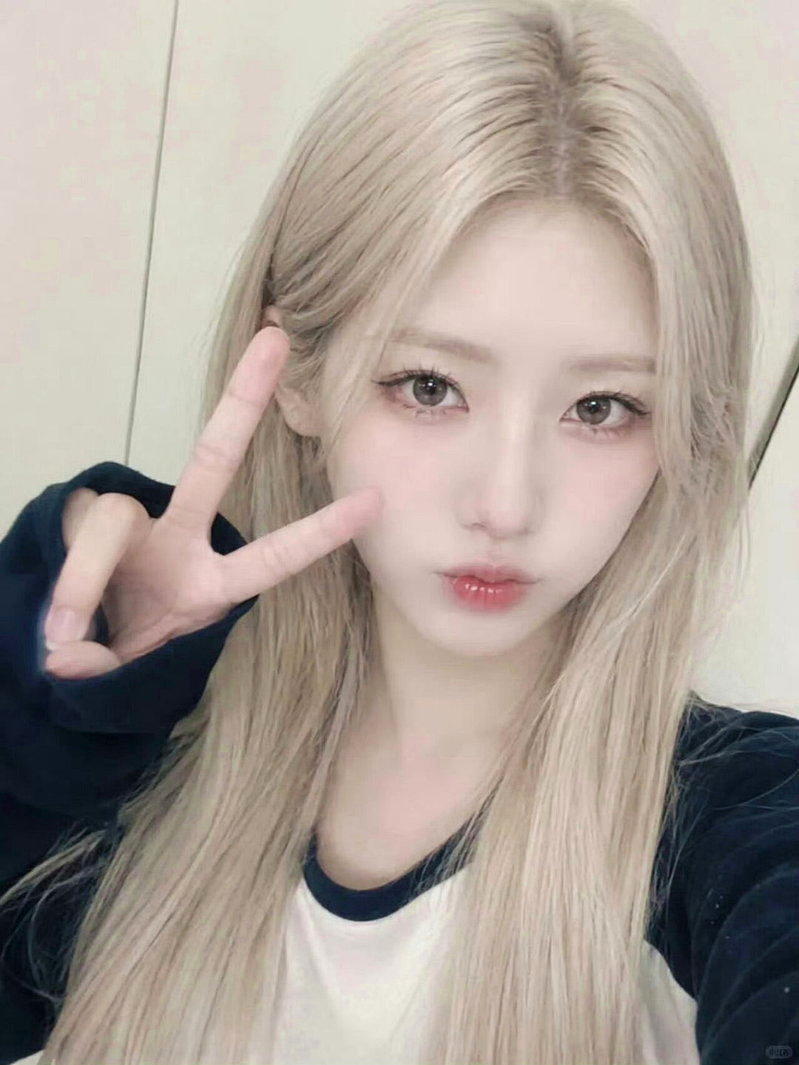 虚拟AI女团BABYQUEEN以成员Mity的口吻发布一封信,称Mity确认怀孕...