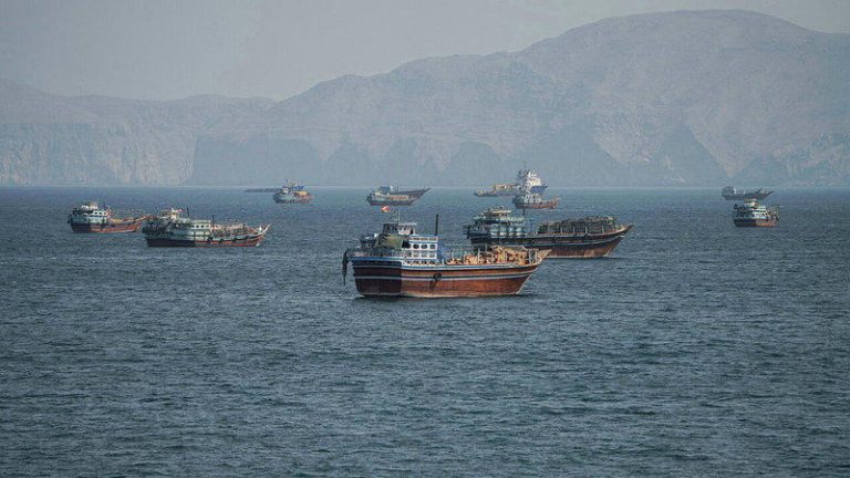 2艘新加坡籍货柜船荷莫兹海峡遇袭 1沉没1船体受损 荷莫兹海峡(Strait of Hormuz)。(路透)