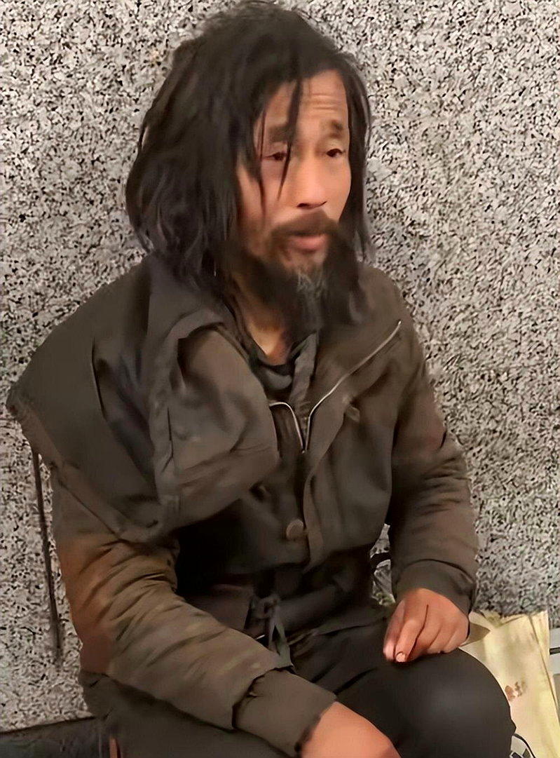 沈巍被称流浪大师。(视频截屏)