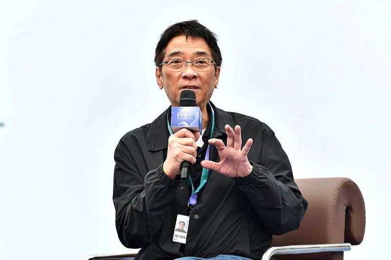 提醒青年影人 香港导演关锦鹏:别急着炫技 先看清人心 刚获香港演艺学院荣誉院士的导演关锦鹏认为,香港电影的内核生命力来自于代代相传的传...